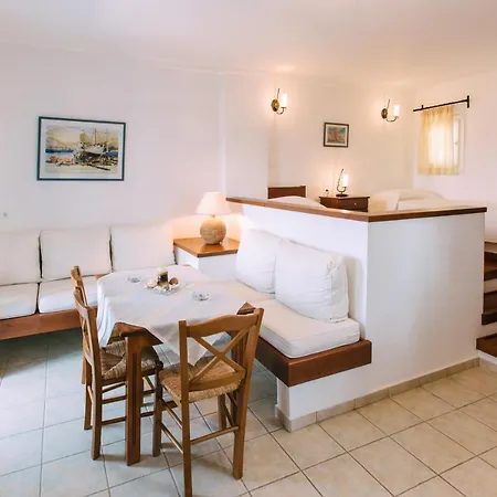 Akrotiri Hotel 2*
