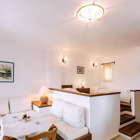 Akrotiri Hotel 2*