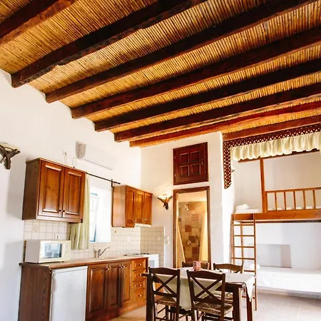 Hotel Akrotiri 2*