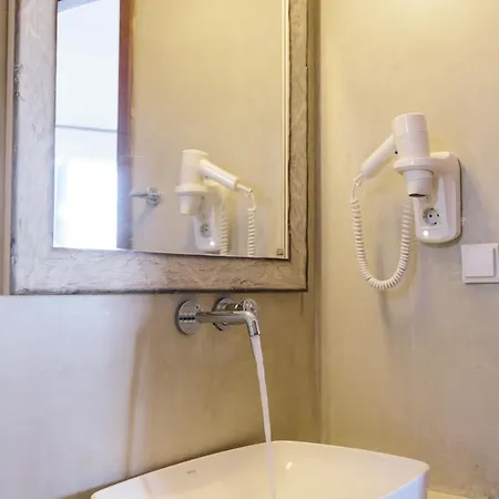 Akrotiri 2* Maltezana