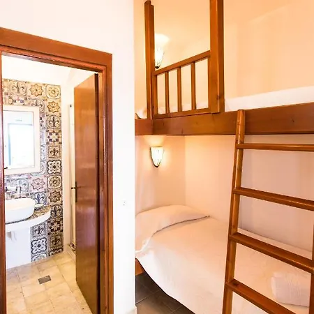 Hotel Akrotiri 2*